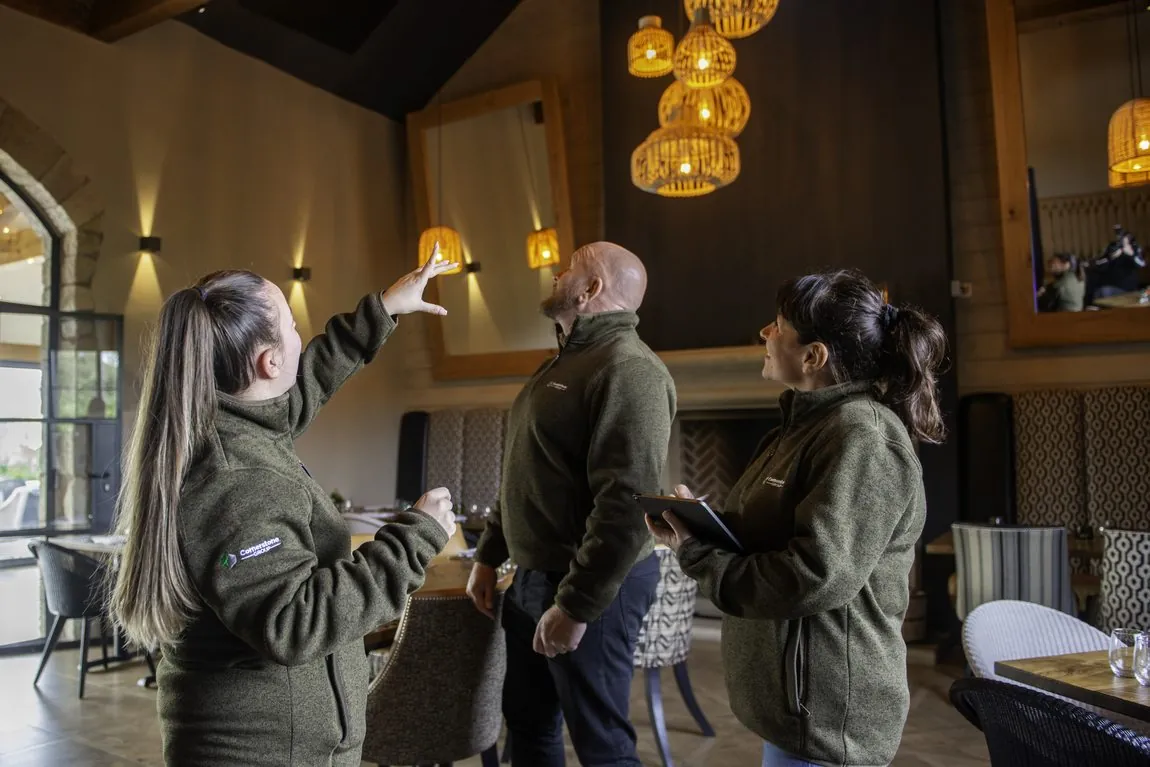 Ye Horns Inn: Cornerstone Group on site